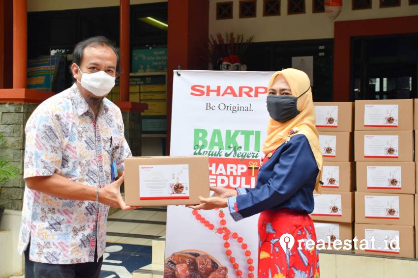 Upaya ini dilakukan Sharp Indonesia agar pemenuhan kebutuhan sehari-hari warga sekitar tetap terjaga, terlebih pada bulan Ramadan. (Foto: Dok. Sharp Indonesia)