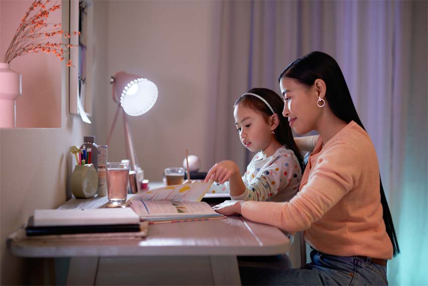 Ilustrasi penerapan teknologi pencahayaan yang baik dapat membantu penghuni rumah untuk beraktivitas dengan maksimal. (Foto: dok. Signify)