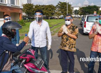 jababeka residence bagikan hand sanitizer masker covid-19 suteja darmono realestat id dok