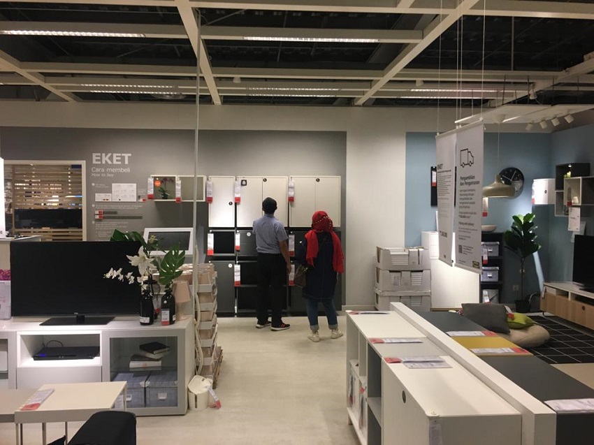 Konsumen kembali mengunjungi IKEA Alam Sutera setelah toko perabot rumah tangga tersebut membuka layanannya kembali pada Kamis,(18/06/2020) lalu. (Foto: dok. IKEA Indonesia)