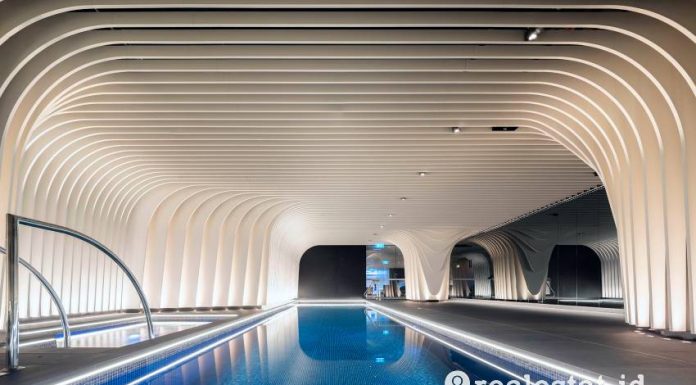 SKYE Suites Sydney Indoor Pool crown group realestat.id dok