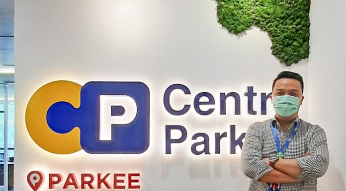 Centre Park, Charles R. Oentomo, bisnis perpakiran