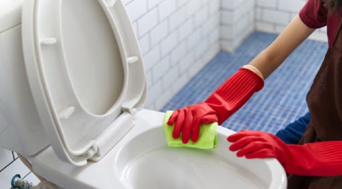 trik membersihkan kloset, cara menghilangkan kerak pada kloset, tips membersihkan kloset kamar mandi