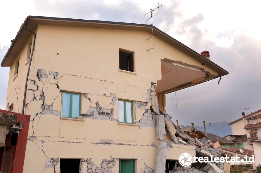 Rumah terdampak bencana alam. (Foto: Pixabay.com)