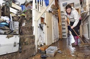 tips bersih rumah usai banjir, banjir jakarta, banjir bekasi, rumah terendam banjir