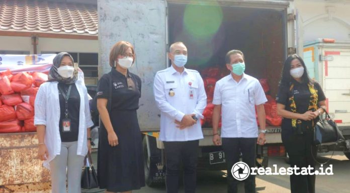 Sinar Mas Land Berikan 1.000 Paket Bahan Pangan kepada Warga Terdampak Covid-19 di Kabupaten Tangerang realestat.id dok