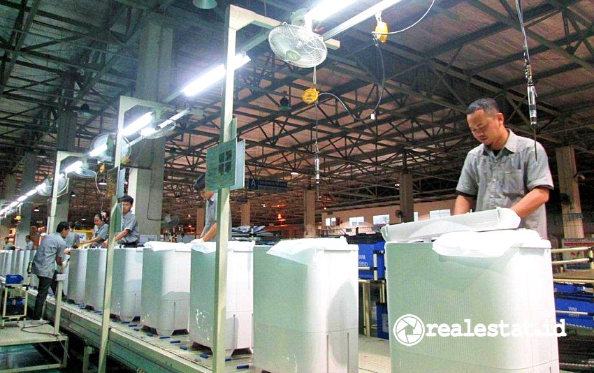 Proses produksi mesin cuci Sharp. (Foto: Dok. Sharp Indonesia)