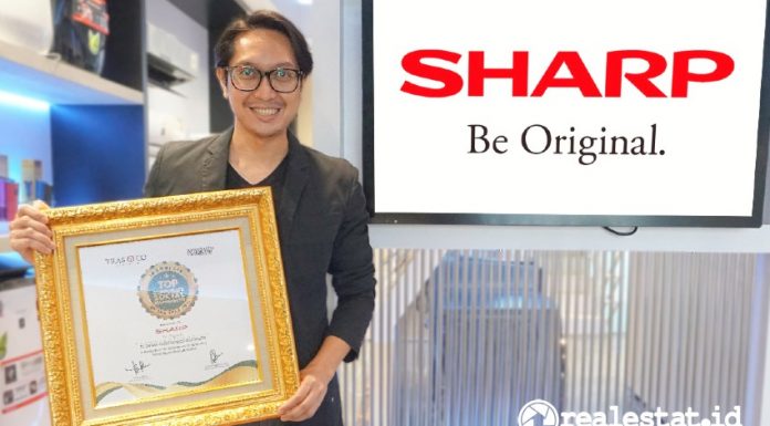 Pandu Setio Sharp Indonesia Top CSR of The Year 2021 realestat.id dok