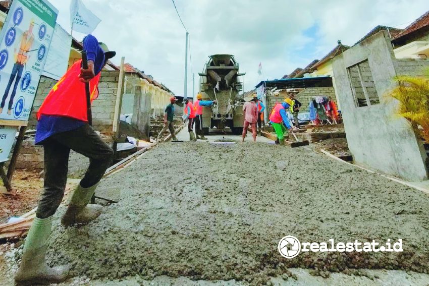 Pembangunan jalan perumahan subsidi di Bali (Foto: Kementerian PUPR)