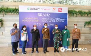 Sentra vaksinasi PT Tokyu Land Indonesia di Branz BSD City.