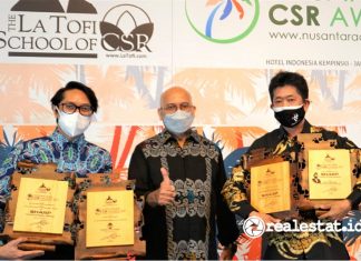 Shinji Teraoka Pandu Setio PT Sharp Electronics Indonesia Nusantara CSR Award 2021 realestat.id dok