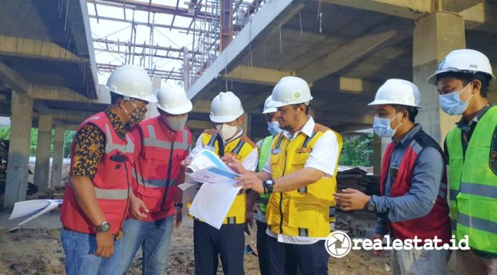 pekerja proyek apartemen rumah susun rusun pekerja Kawasan Ekonomi Khusus (KEK) Tanjung Lesung Kementerian PUPR realestat.id dok