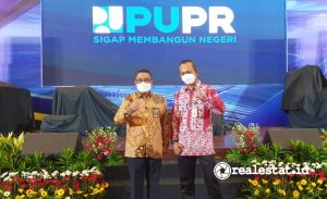 Iwan Suprijanto (kanan) menggantikan Khalawi Abdul Hamid (kiri) sebagai Dirjen Perumahan (Foto: Dok. Kementerian PUPR)