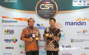 Shinji Teraoka Andry Adi Utomo Sharp Indonesia CSR Excellence Awards 2022 realestat.id dok