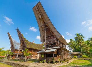 arsitektur rumah panggung tradisional sulawesi selatan tana toraja freepik realestat.id dok