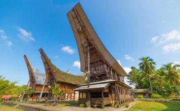 arsitektur rumah panggung tradisional sulawesi selatan tana toraja freepik realestat.id dok