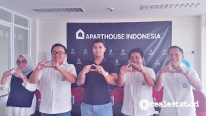Dari kiri ke kanan: Novi Imelly - COO Aparthouse Indonesia, Hendry Oktavianus - CEO Aparthouse Indonesia, Aero Aswar - Brand Ambassasor Aparthouse Indonesia, Agung Dewantoro - Komisaris Aparthouse Indonesia, Mario Jati Prayugo - CMO Aparthouse Indonesia.