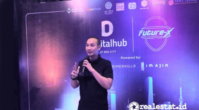 Irawan Harahap (Chief Digital Tech Ecosystem & Development Sinar Mas Land) memberikan kata sambutan dalam acara pameran Future-X di The Breeze BSD City.