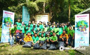 Aksi Sharp Greenerator berhasil mengumpulkan 20 kg sampah plastik di kawasan TNGGP (Foto: istimewa)
