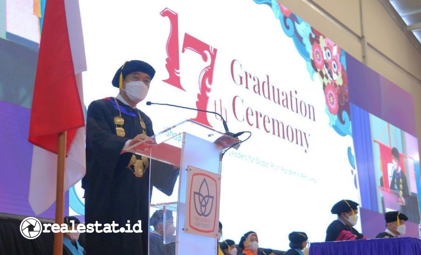 Wisuda President University ke-17  bertepatan dengan ulang tahun President University yang ke-20.