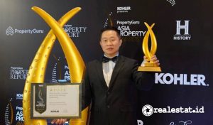 Setia Iskandar Rusli, CMO Cipta Harmoni Lestari menerima penghargaan PropertyGuru Asia Property Awards 2022 untuk Mazenta Residence Bintaro. (Foto: istimewa)