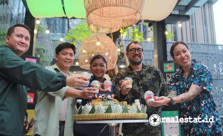 Dari kiri ke kanan: Kevindra Soemantri (Co-founder Jakarta Dessert Week), Leonardo (Center Experience Head Astha District 8), Ermey Trisniarty (Co-founder Celap Celup), Primo Rizky, dan Talita Setyadi (Co founder Jakarta Dessert Week)