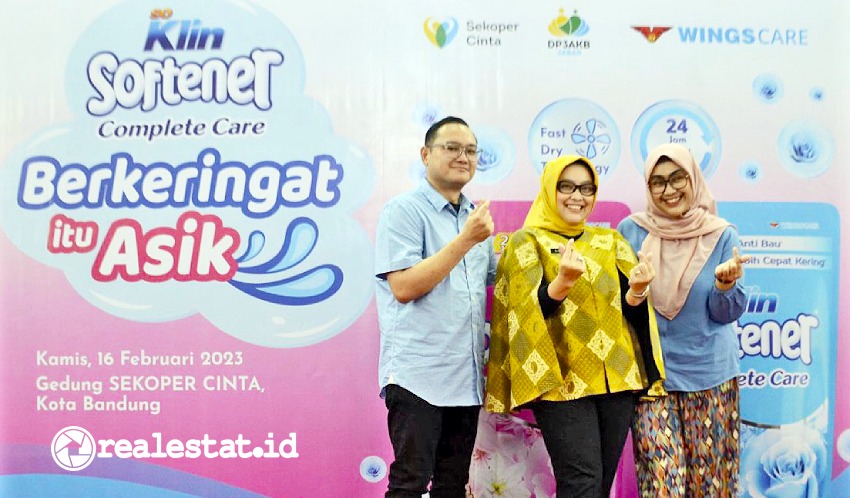 Dari kiri ke kanan: Andrico Immanuel, Brand Manager Fabric Conditioner WINGS Group Indonesia; dr. Siska Gerfianti; dan dr. Viramitha Kusnandi Rusmil.