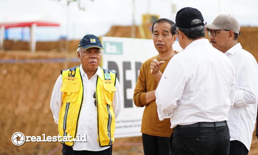 Presiden Jokowi meninjau progres pembangunan rumah tapak jabatan Menteri di IKN Nusantara (foto: Kementerian PUPR)