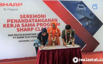 Penandatanganan kerjasama antara Sharp Indonesia dan SMK Pelita Nusantara