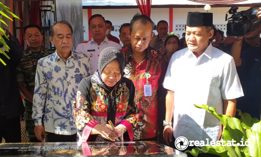 Menteri Sosial, Tri Rismaharini meresmikan Rusun Sentra Terpadu Pangudi Luhur Bekasi. (foto: Kementerian PUPR) 