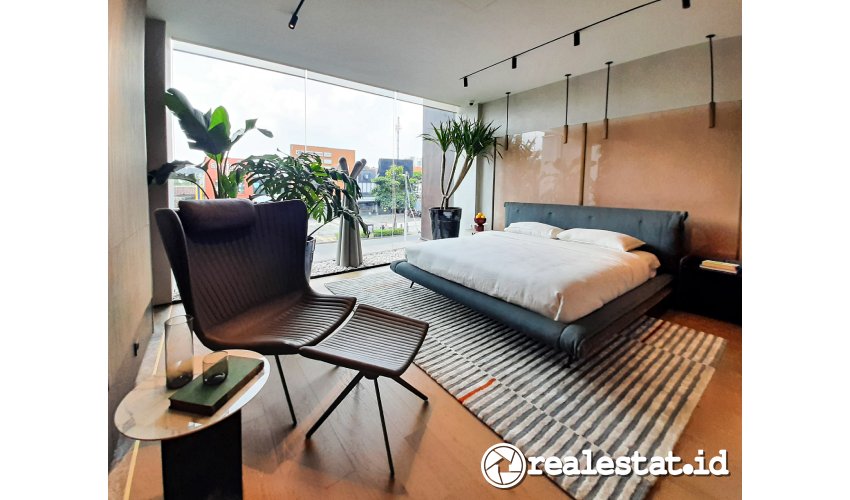 Showroom Casa Italia Furniture yang hadir dengan konsep modern minimalis untuk gaya hidup masa kini.jpg