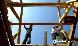 Membangun rumah (Foto: Dok. Kementerian PUPR)