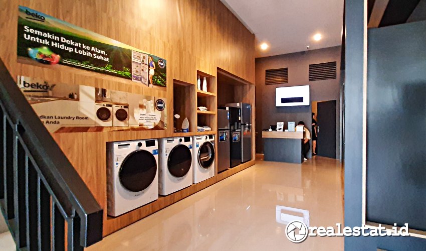 Beko Shop di Pantai Indah Kapuk menawarkan produk elektronik rumah tangga seperti mesin cuci dan kulkas
