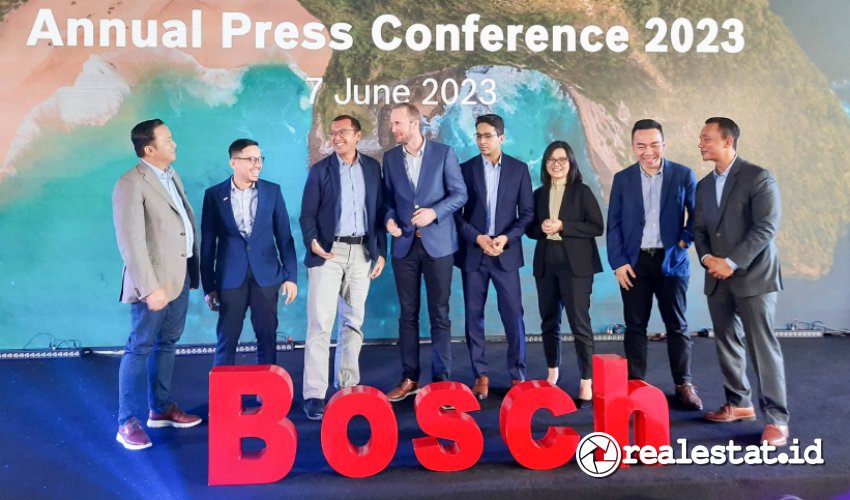 Jajaran manajemen Bosch Indonesia berkumpul saat Annual Press Conference, Rabu (07/06/2023) di Jakarta. (Foto: RealEstat.id/Adhitya Putra)