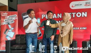 Direktur Adhimix RMC Indonesia, Yoppi Yanuar saat mengenalkan aplikasi online Adhimix Retail, pada Selasa (06/06/2023) di Jakarta. Aplikasi ini dihadirkan untuk kemudahan pembelian beton siap pakai kualitas terbaik kepada konsumen B2B dan B2C. (Foto: RealEstat.id/Adhitya Putra)