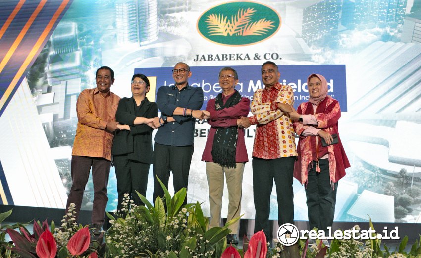Peresmian Jababeka Movieland oleh Menparekraf, Sandiaga Uno (ketiga dari kiri) didampingi Chairman PT Jababeka Tbk, SD Darmono (keempat dari kiri), Sabtu, 8 Juli 2023. (Foto: istimewa)