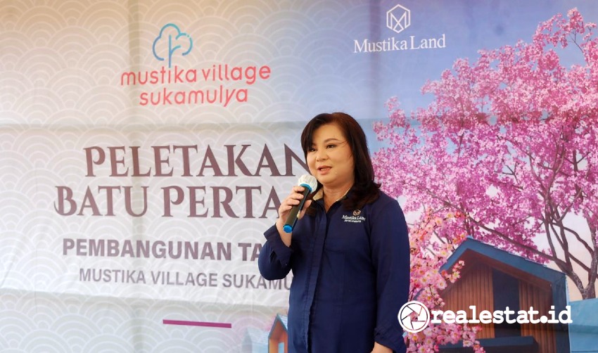Direktur Sales and Marketing Mustika Land, Myrna Roseli Sudjana saat acara peletakan batu pertama proyek perumahan Mustika Village Sukamulya tahap ketiga, di Cikarang, Bekasi. (Foto: istimewa)
