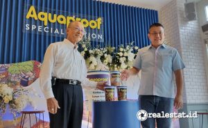 Herman Moeliana, Founder Aquaproof (kiri) dan Antony Kostka, GM Commerce PT Adhi Cakra Utama Mulia dalam acara peluncuran Aquaproof Special Edition, Ahad, 13 Agustus 2023. (Foto: realestat.id) 