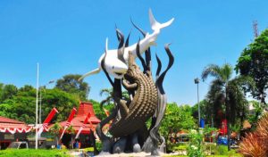 Landmark yang menjadi ikon Kota Surabaya. (Sumber: Dinas Pariwisata Kota Surabaya)