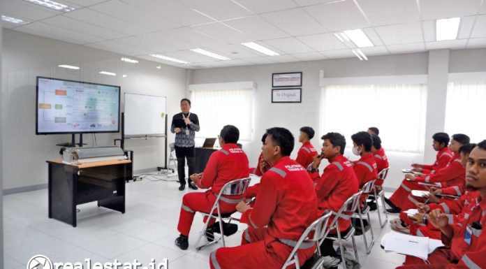 Suasana ruang kelas program pelatihan teknisi AC Sharp Karawang realestat.id dok