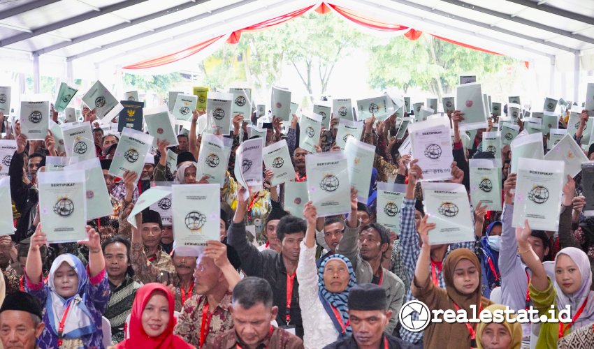Pembagian Sertifikat Tanah di Wonosobo, Jawa Tengah (Foto: Dok. ATR/BPN)