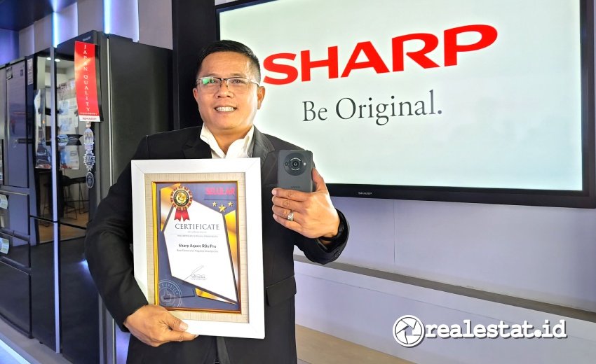 Smartphone Sharp AQUOS R8s Pro Raih Selular Editor’s Choice 2023