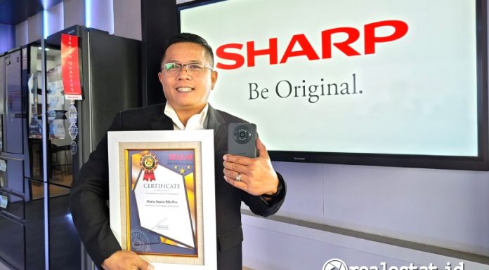 Sharp AQUOS R8s Pro Raih 'The Best Camera for Flagship Smartphone' di Ajang Selular Editor’s Choice 2023 realestat.id dok