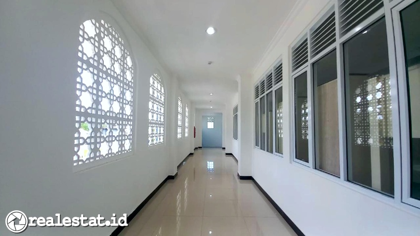 Koridor Interior Rusun Santri Ponpes Nurussunnah Al-Hasaniyyah Kubu Raya Kementerian PUPR realestat.id dok