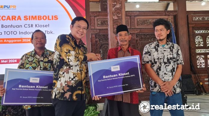 Bantuan Kloset Disalurkan untuk Program BSPS di Kabupaten Semarang hasil kolaborasi Kementerian PUPR dan Toto Indonesia-RealEstat.id