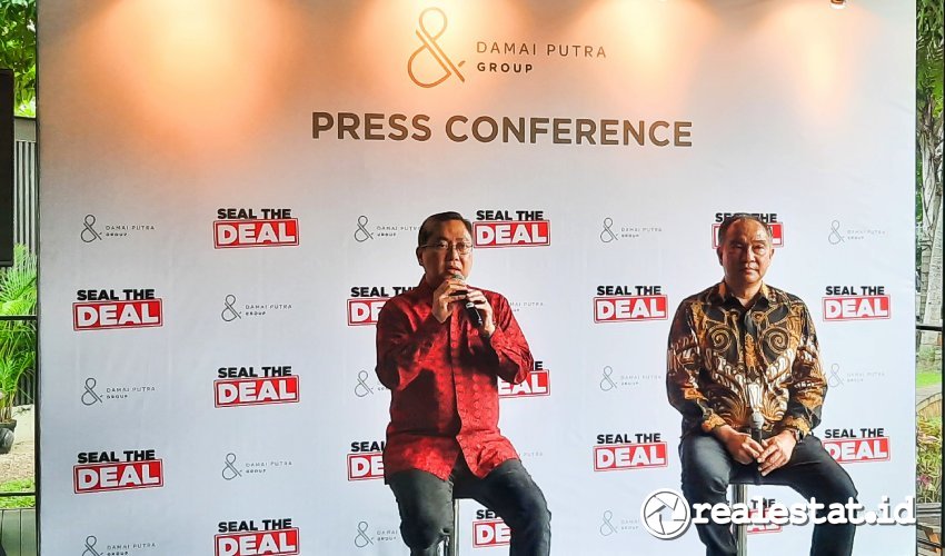 CEO Damai Putra Group, Alim Gunadi menjelaskan Program Seal The Deal-RealEstat.id