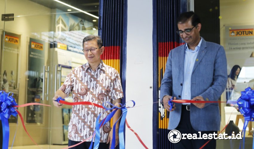 President Director PT Jotun Indonesia, Arun Kumar meresmikan Jotun Flagship Store pertama di Indonesia-RealEstat.id