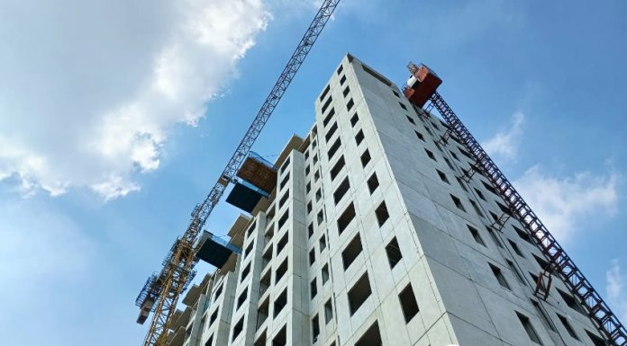 Topping Off Apartemen The Belton Residence Synthesis Huis realestat.id dok