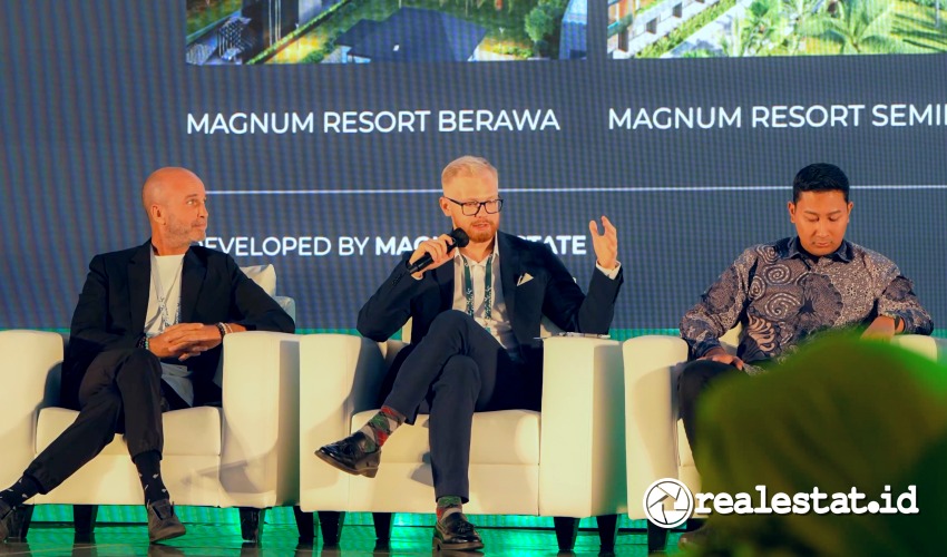 Anton Bezgachev, Investment department of Magnum Estate (middle) in The 2nd International Tourism Investment Forum (ITIF) 2024.
