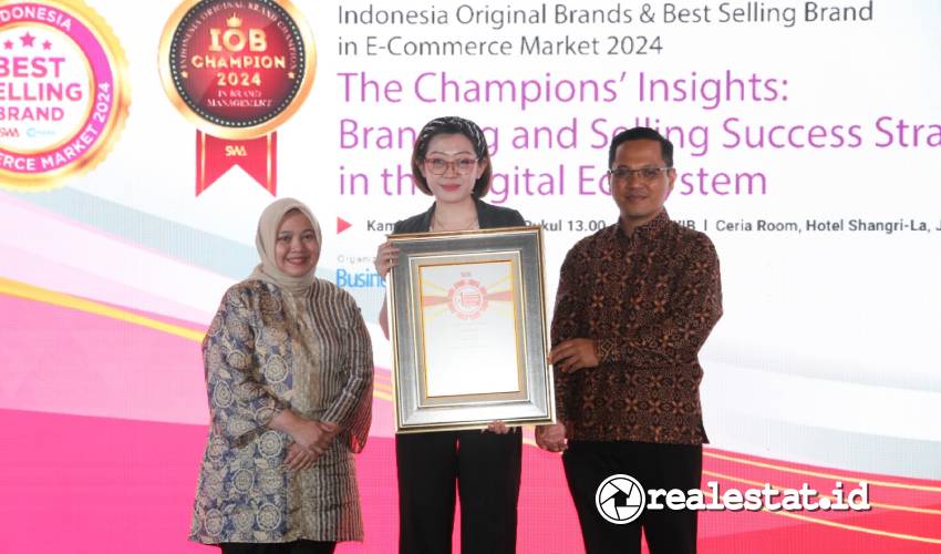 Premium LED TV dan Kulkas Polytron mendapatkan penghargaan Indonesia Original Brand (IOB) Award 2024. (Sumber: Polytron)